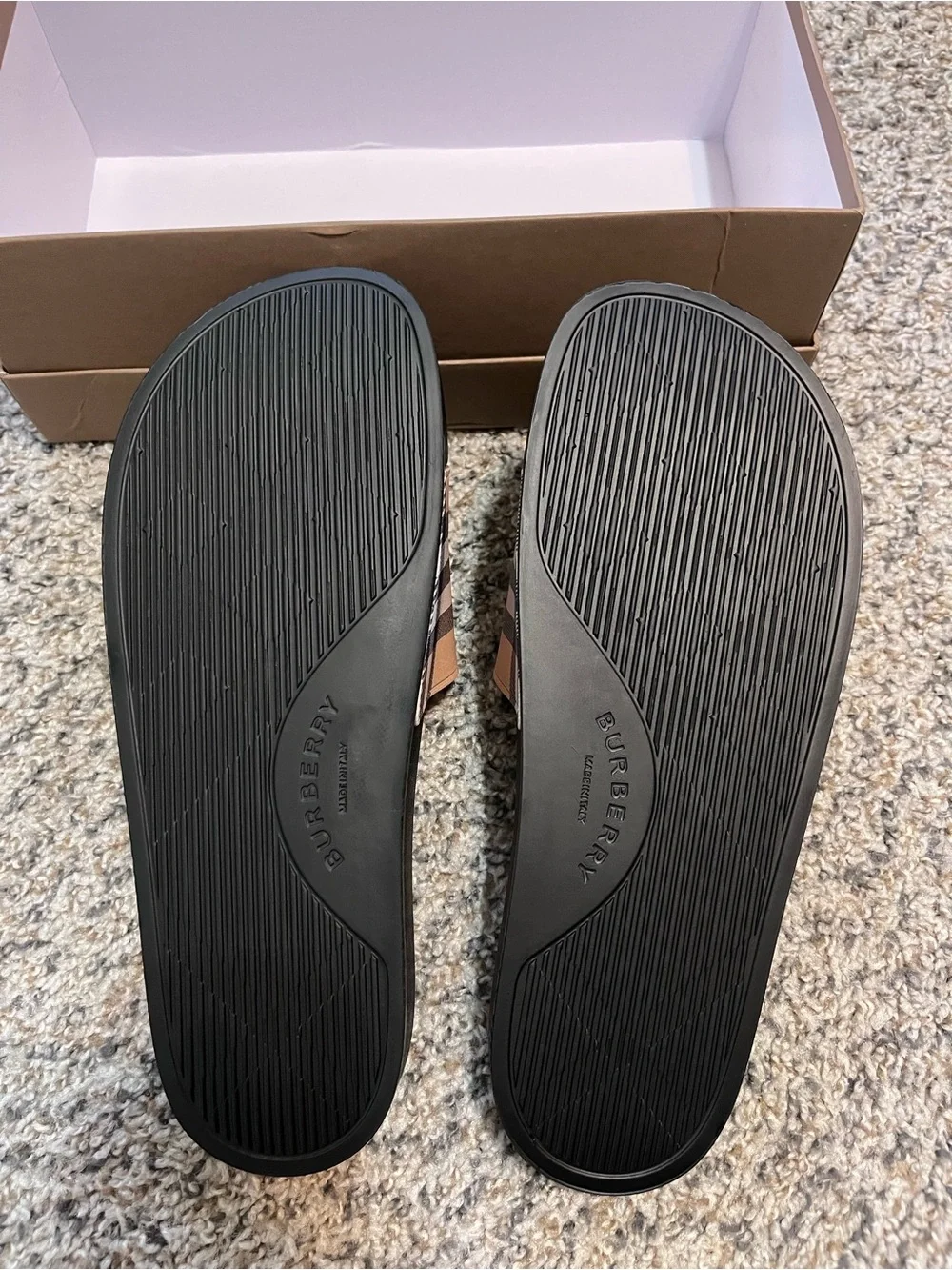 Burberry Men's Accessory Box in Tan with Black Logo